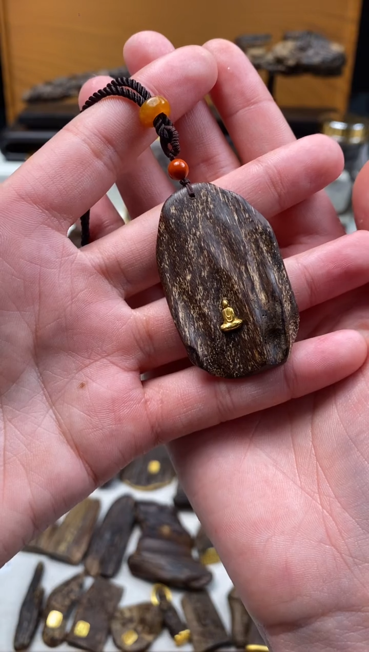 【闪购商品】沉香吊坠达拉干沉香 18k金吊坠