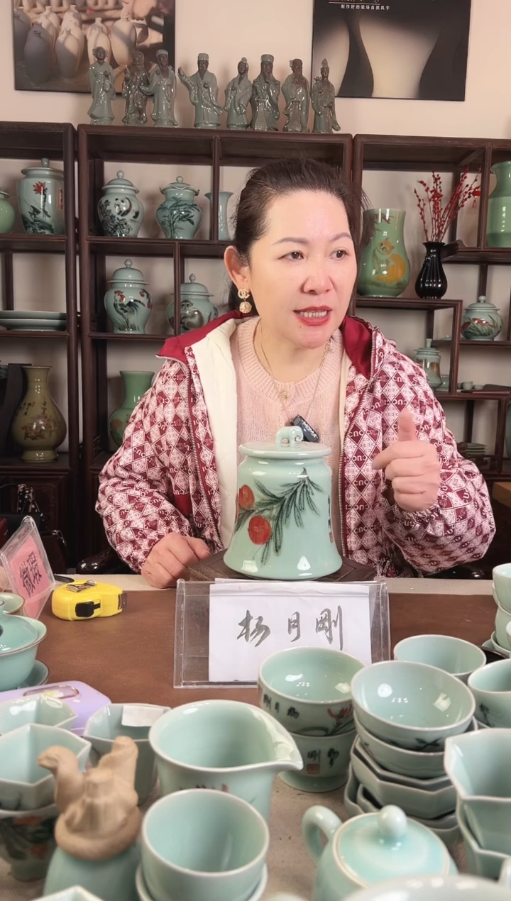 釉中彩 桃子画 盖罐L