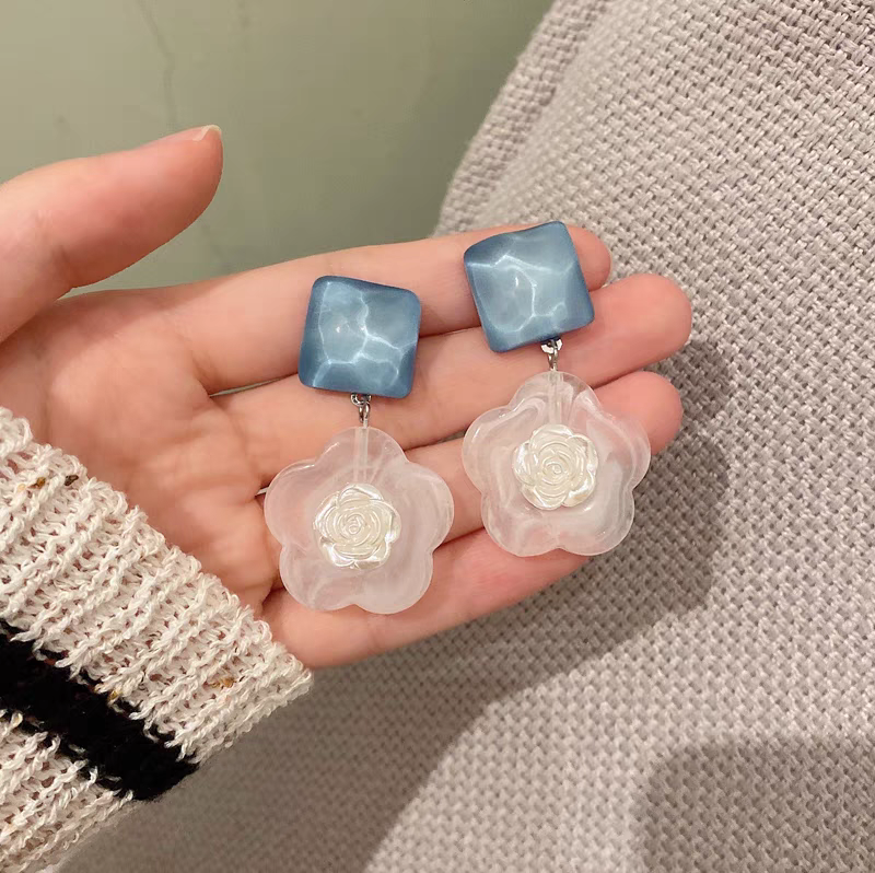 合金亚克力耳饰 590时尚白色山茶花小众轻奢耳饰复古耳环气质蓝色