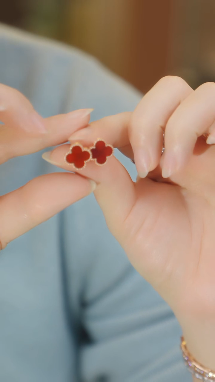 18K金镶嵌耳钉玛瑙/玉髓耳钉