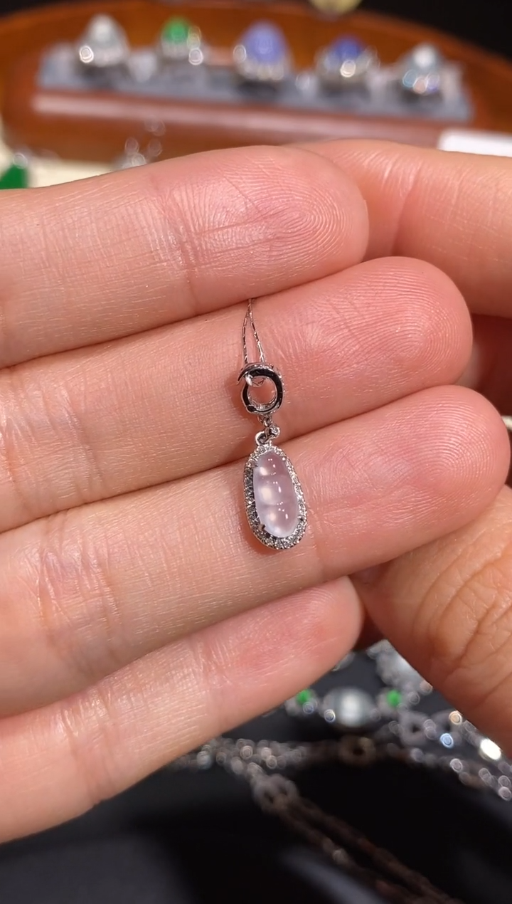 【闪购商品】翡翠吊坠(不含链)18K金镶嵌吊坠