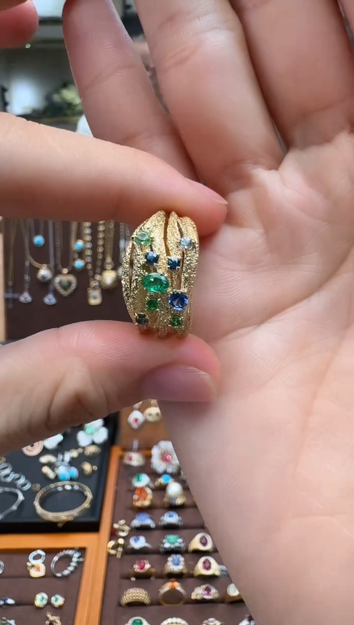 祖母绿戒指18K金镶嵌祖母绿