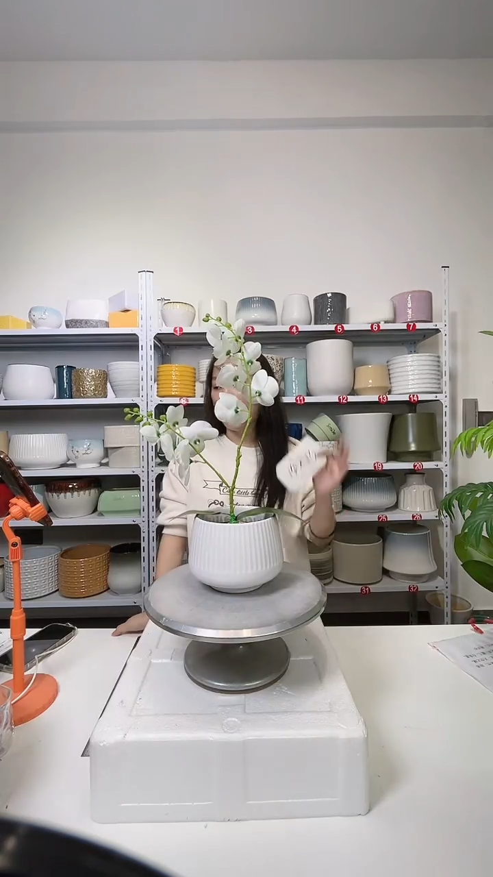 【闪购商品】陶瓷大肚竖纹白小号14*13