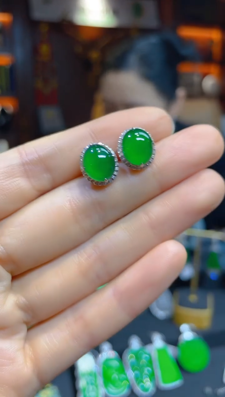 【闪购商品】翡翠耳饰18K金镶嵌118054天然A货翡翠耳钉