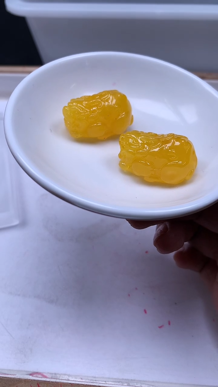 裸石蜜蜡未镶嵌C503 蜜蜡 皮休（通孔）30*17*18mm2个9.8元