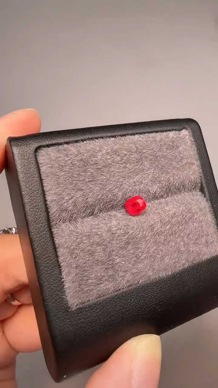 【闪购商品】尖晶石曼辛绝地武士未镶嵌0.8ct-A406-1p