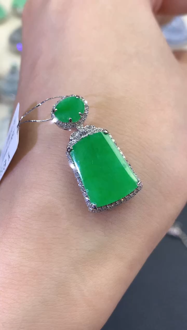 【闪购商品】翡翠吊坠(不含链)18K金镶嵌C79       