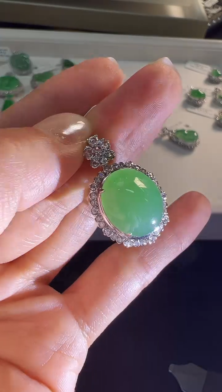 颈饰18K金镶嵌翡翠KGJH1128-043