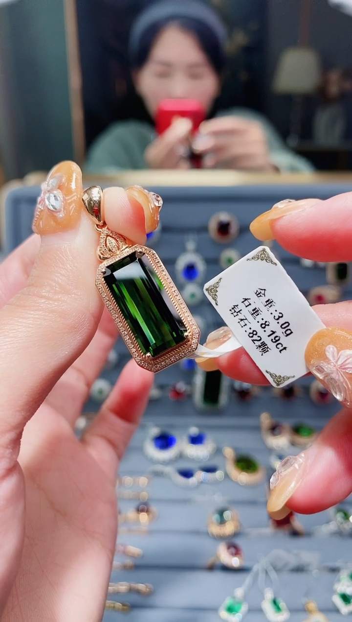 【闪购商品】碧玺颈饰18K金镶嵌8.19ct