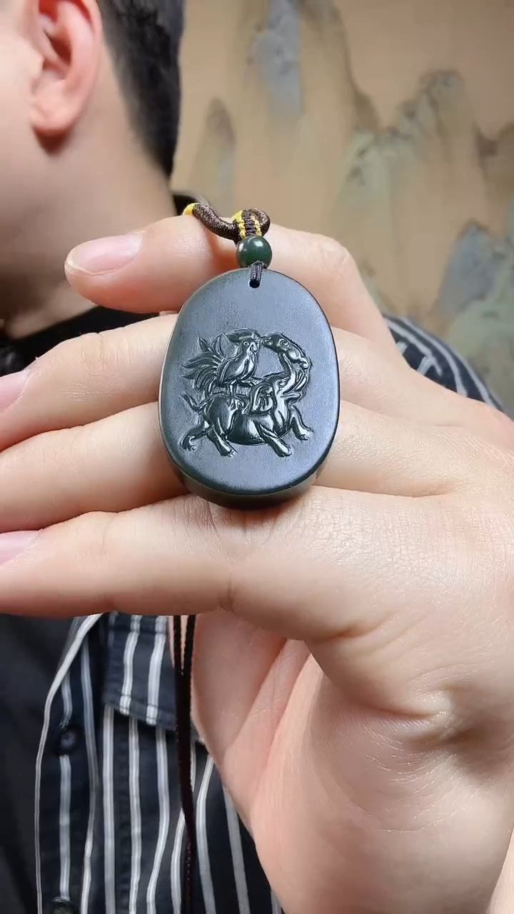 和田玉未镶嵌颈饰.