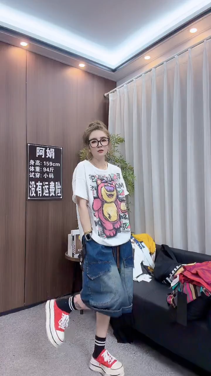 白色草莓熊短袖。。
