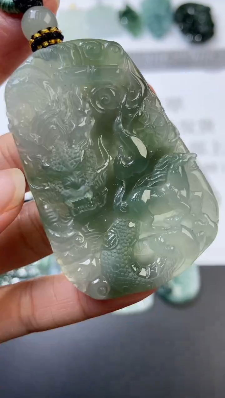 未镶嵌挂件翡翠379018   多人 