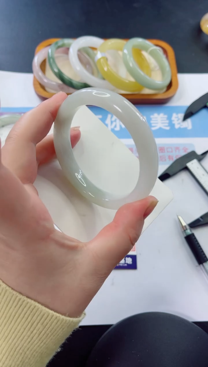 未镶嵌手镯石英质玉多样性发货A204