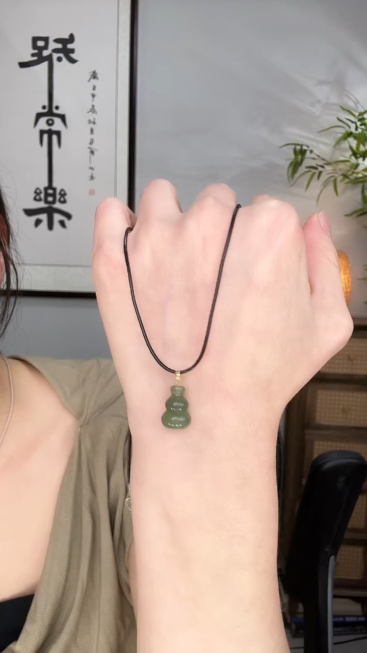 【闪购商品】和田玉颈饰18K金镶嵌葫芦