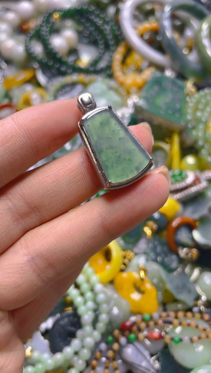 颈饰未镶嵌翡翠/Y/翡翠A货，一件也是批发价