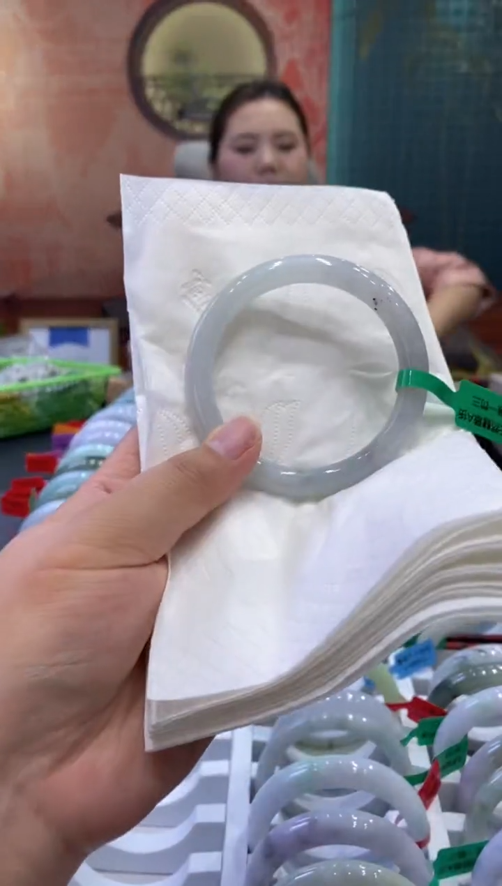 【闪购商品】翡翠手镯未镶嵌多人0005952