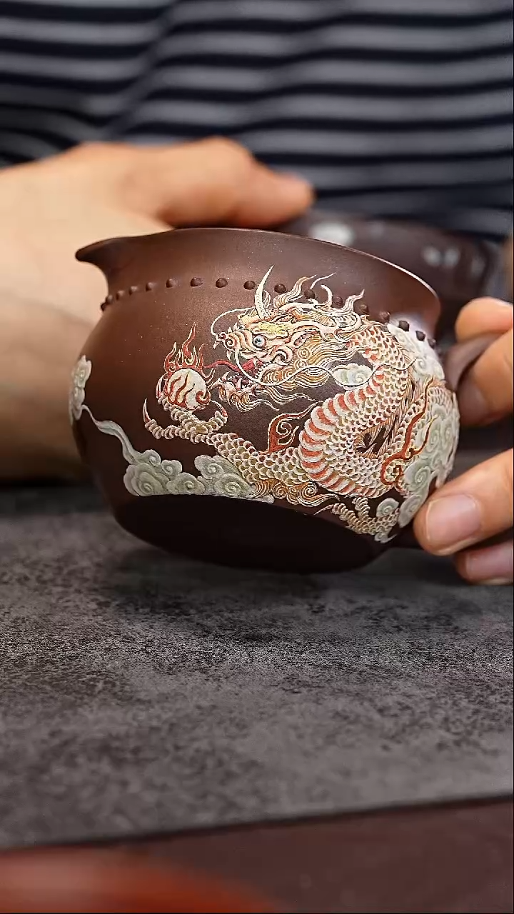 茶杯紫砂全手工 泥绘海兽戏波 