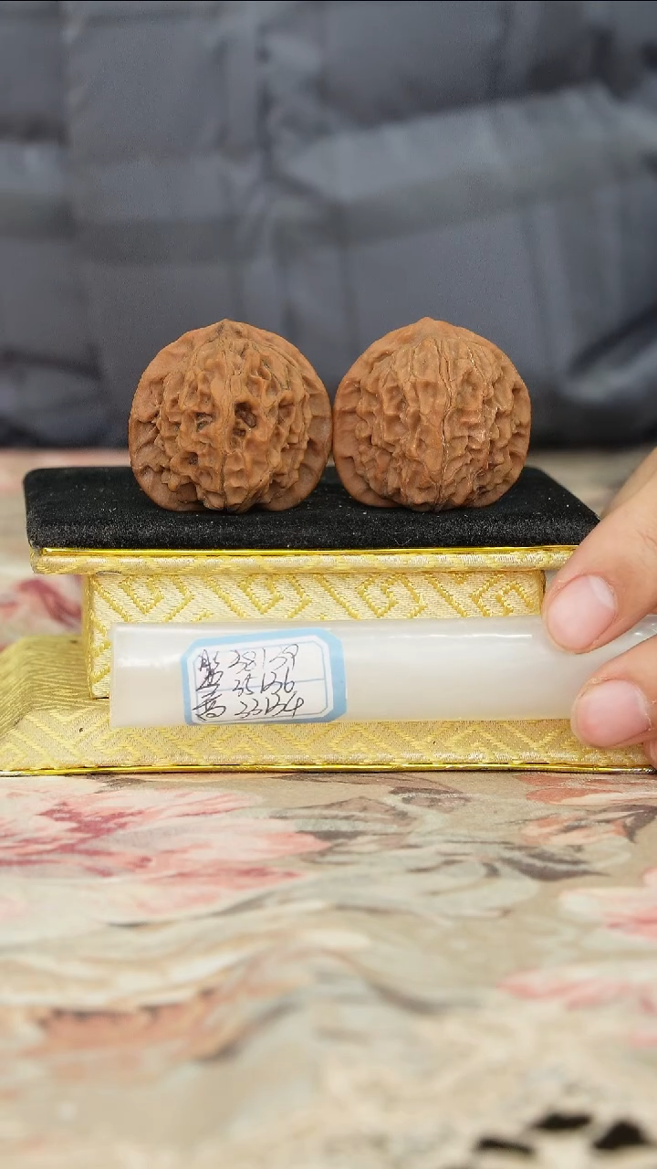 【闪购商品】文玩核桃把件非嫁接元宝