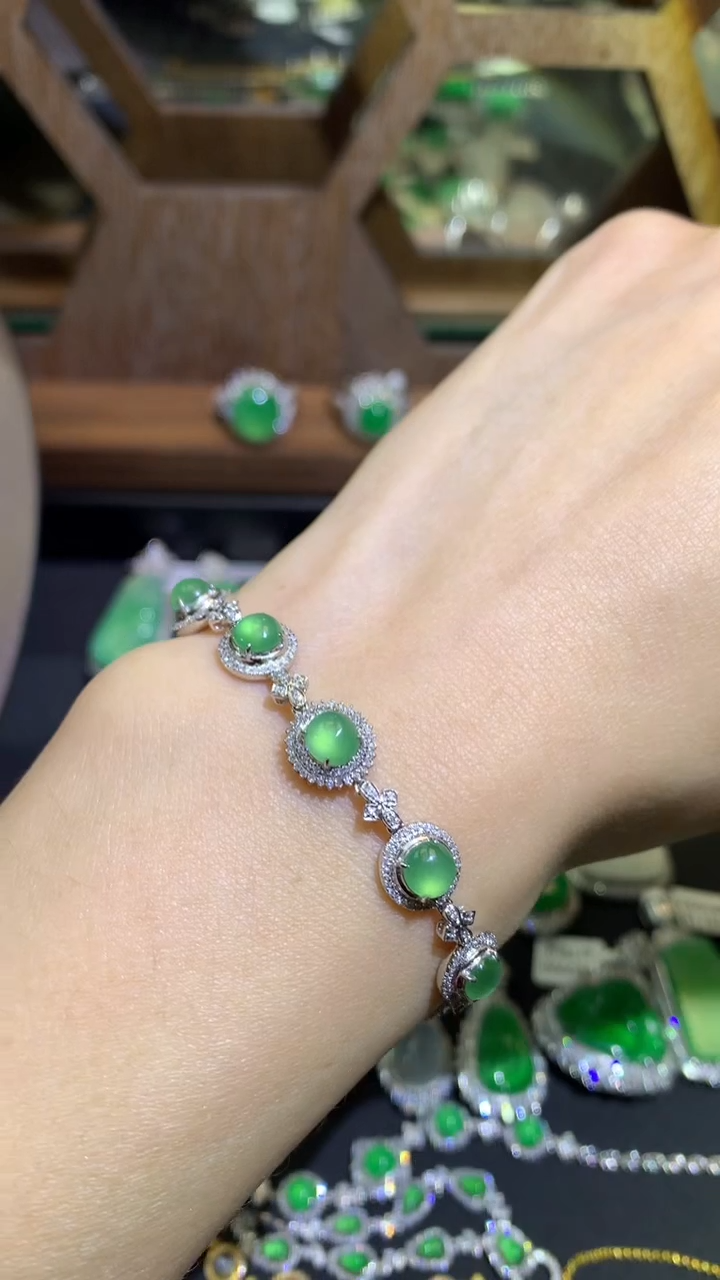 【闪购商品】翡翠吊坠(不含链)18K金镶嵌手链