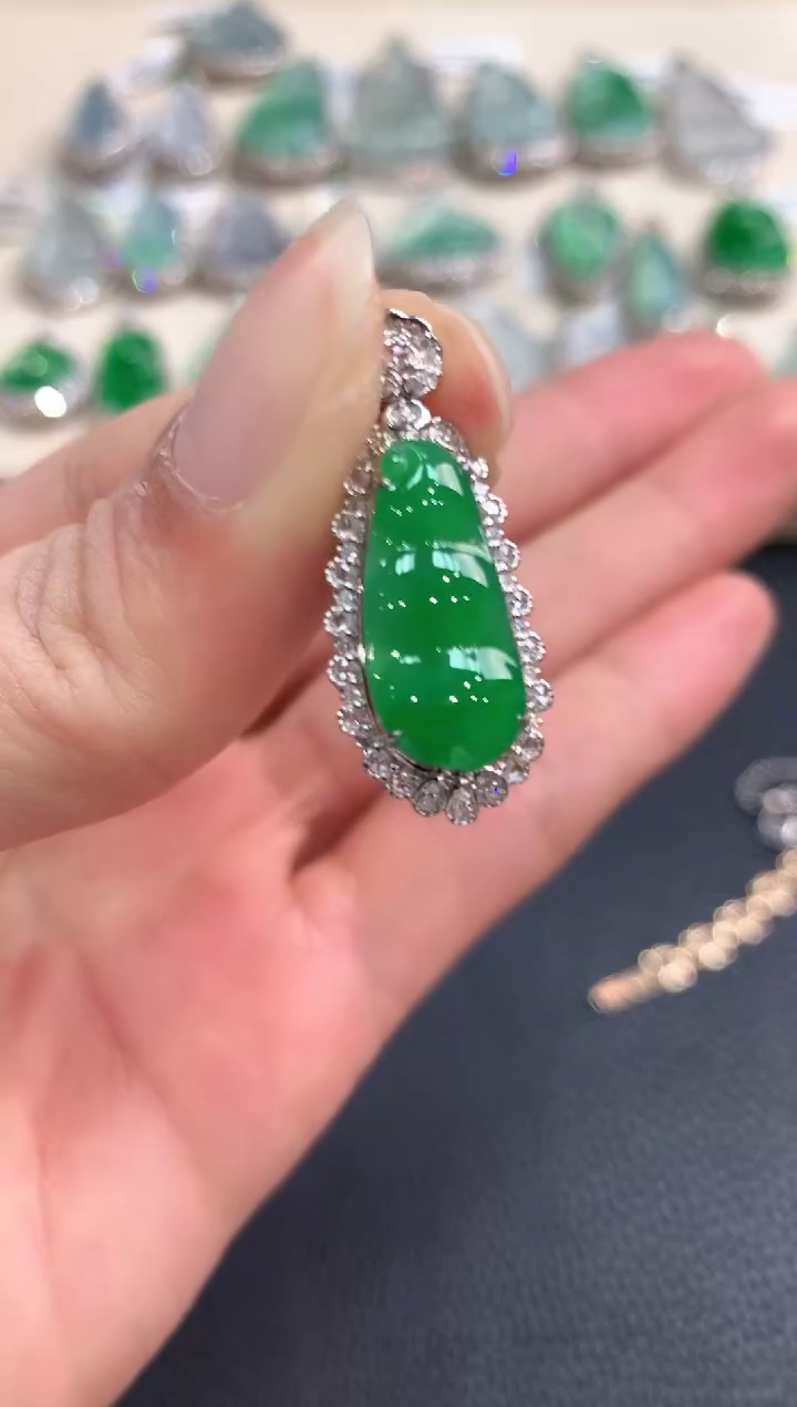 【闪购商品】翡翠吊坠(不含链)18K金镶嵌v85       