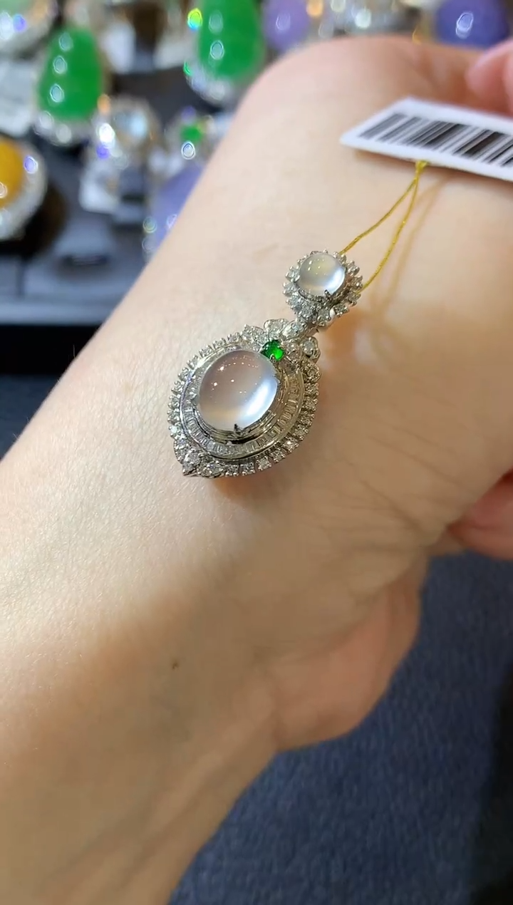 【闪购商品】翡翠吊坠(不含链)18K金镶嵌W7 