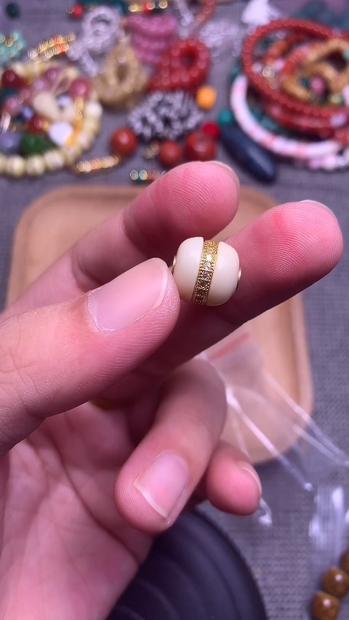 颈饰琉璃奶白色汉堡卡12mm 单个发