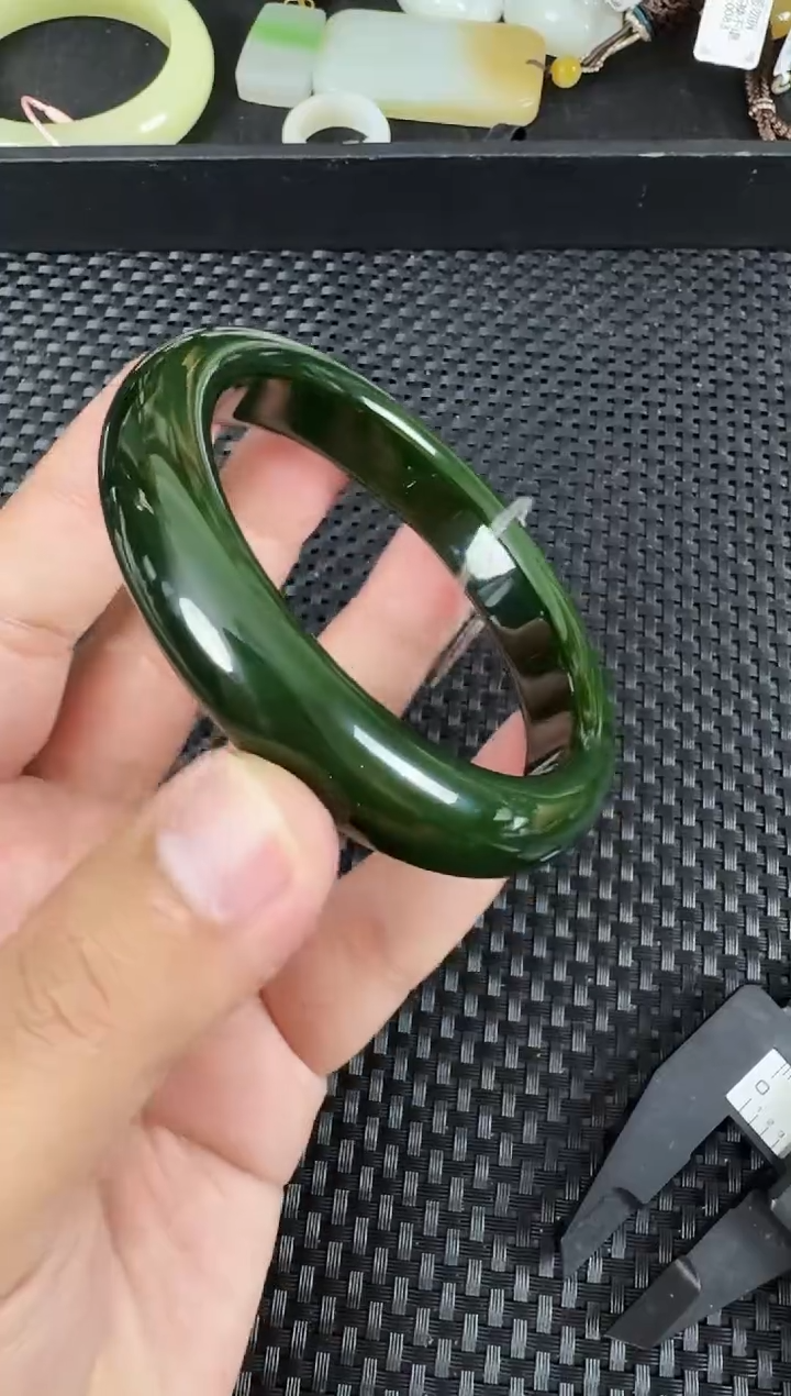 【闪购商品】和田玉（碧玉）手镯未镶嵌约61MM