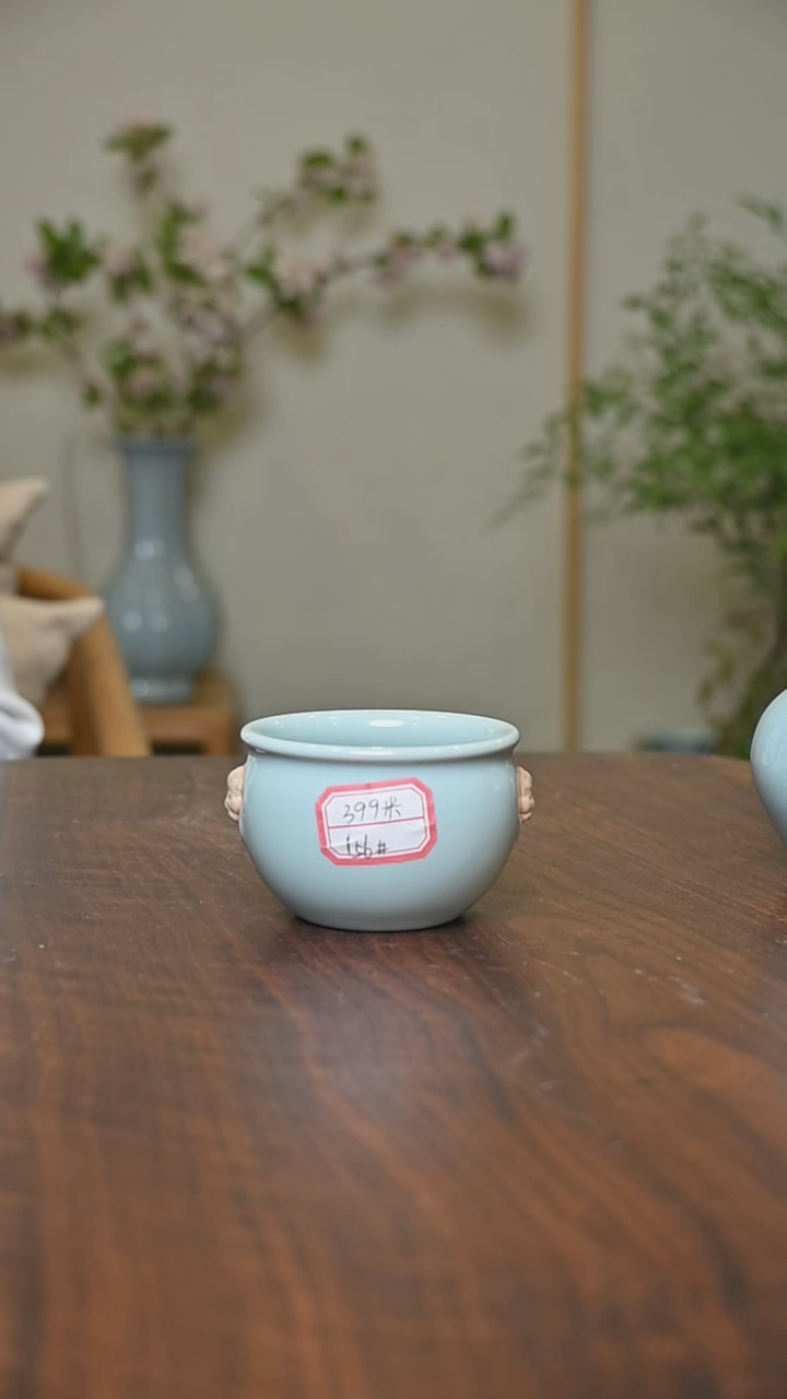 其他156#微瑕手拉虎头缸杯天青釉 朱法喜款