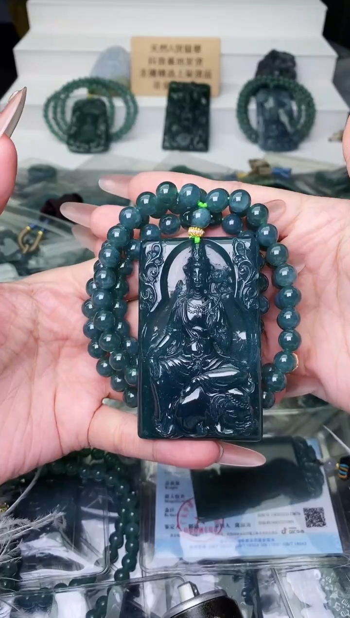 颈饰未镶嵌翡翠  