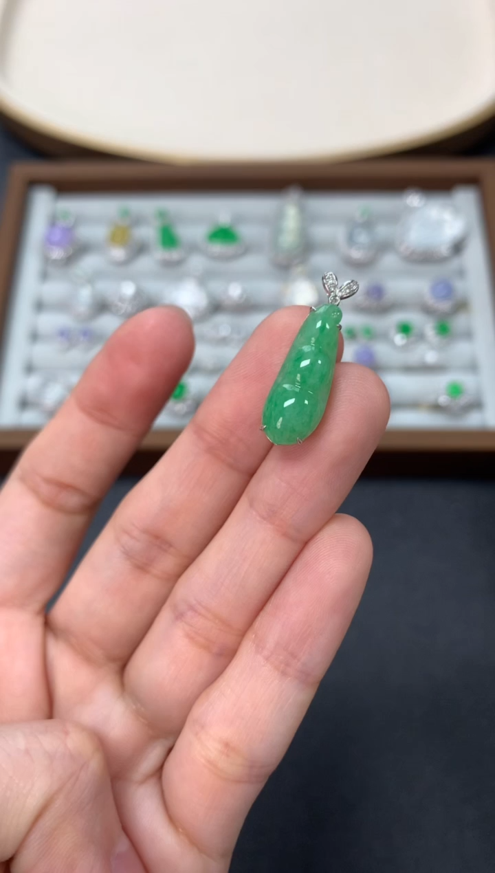 【闪购商品】翡翠吊坠(不含链)18K金镶嵌1380