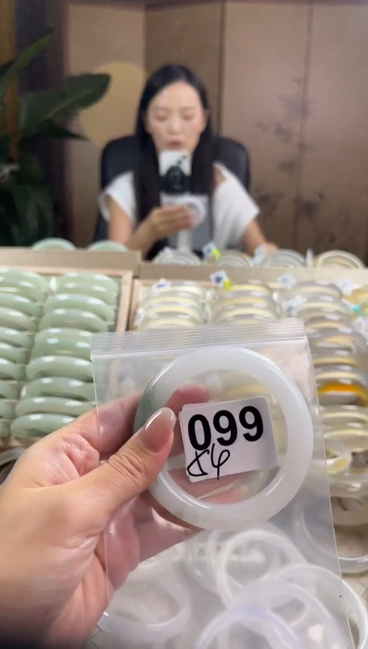 手镯玛瑙/玉髓未镶嵌天山翠默认微抠099