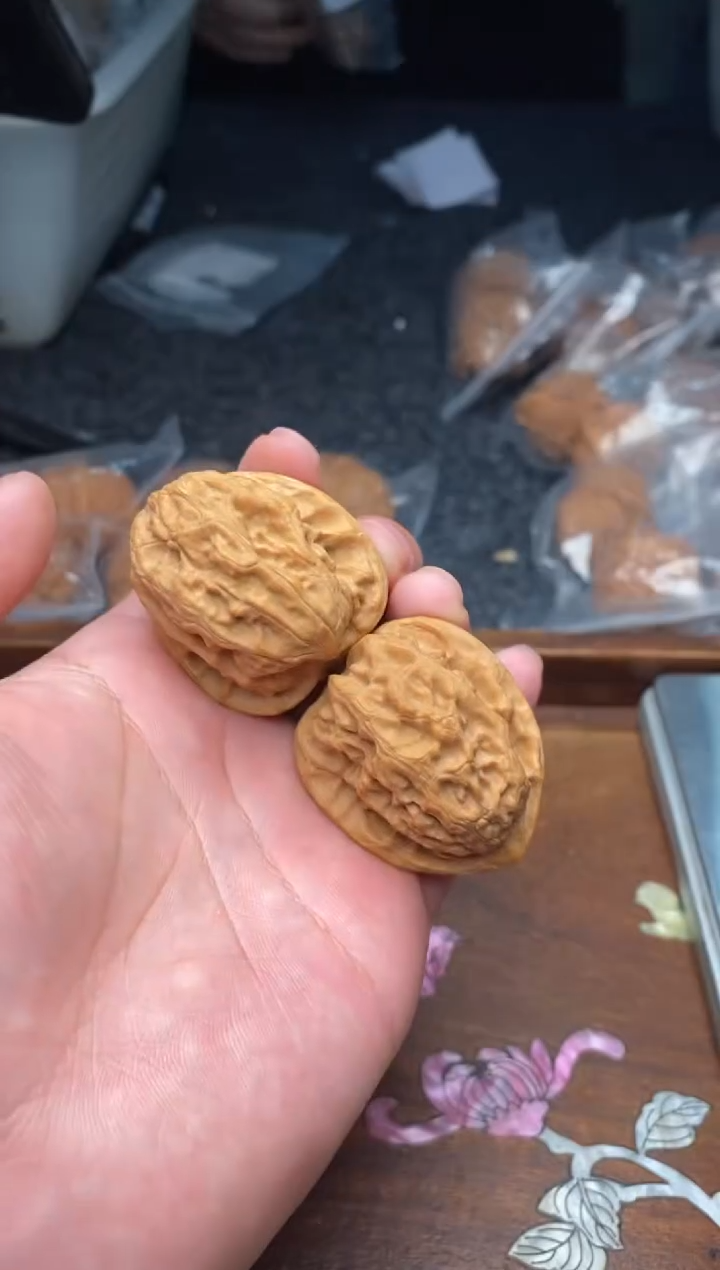 【闪购商品】文玩核桃把件G419号37尺梨木台