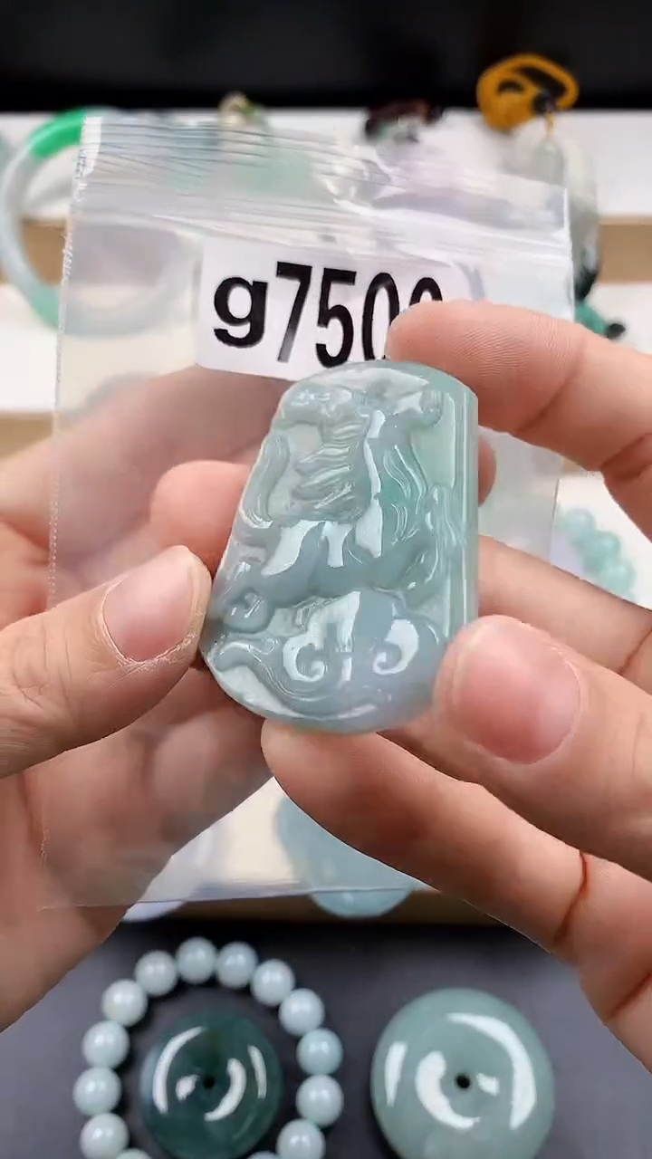 颈饰未镶嵌翡翠天然翡翠吊坠挂件