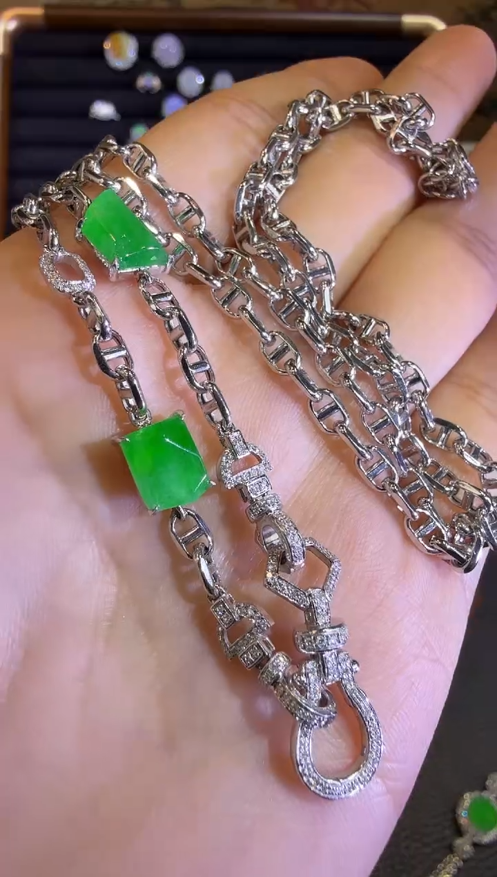 【闪购商品】翡翠颈饰18K金镶嵌精工重金版小猪鼻马蹄扣（多种戴法）