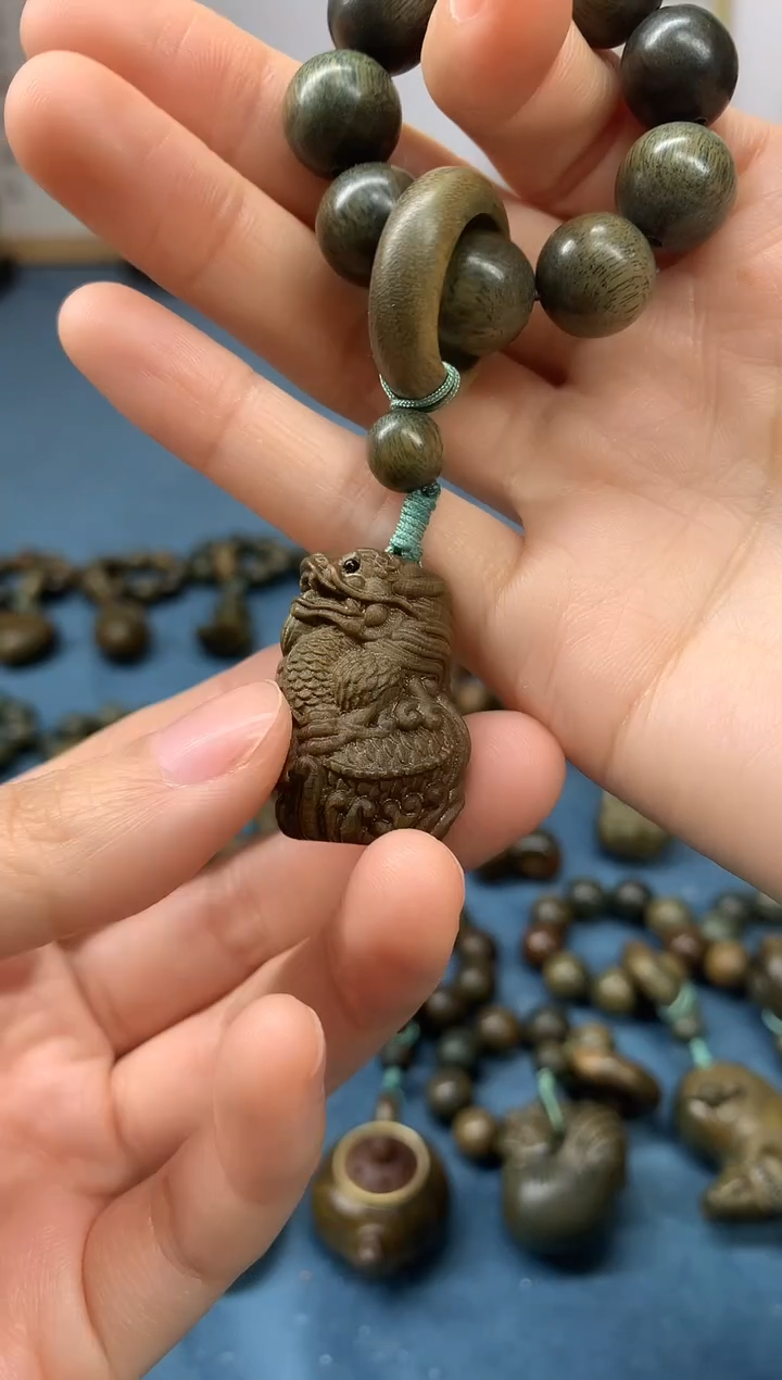 【闪购商品】维腊木（绿檀）把件生肖龙 盘玩件