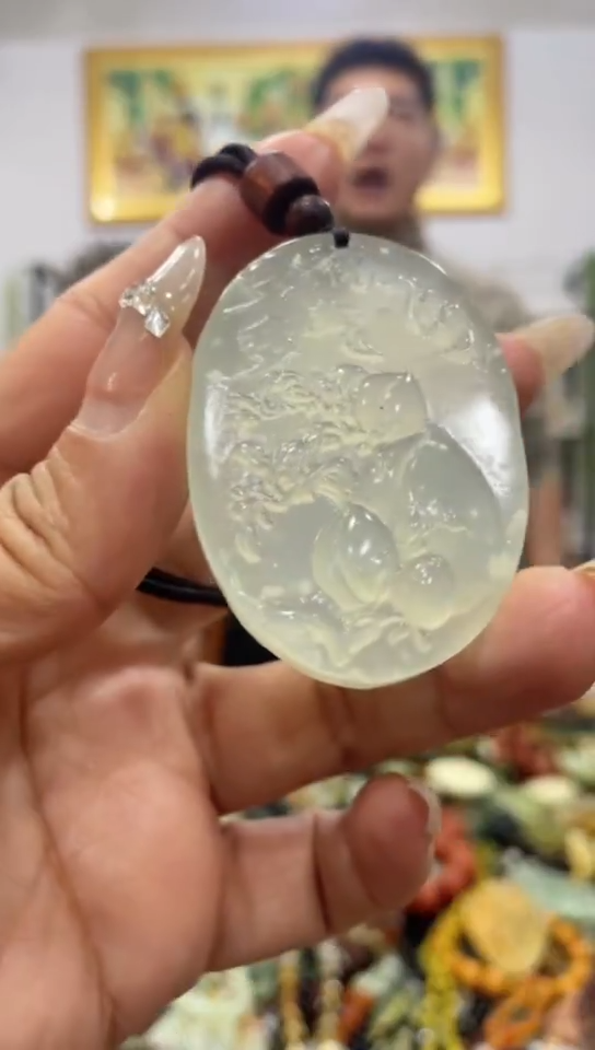 未镶嵌蛇纹石玉吊坠    