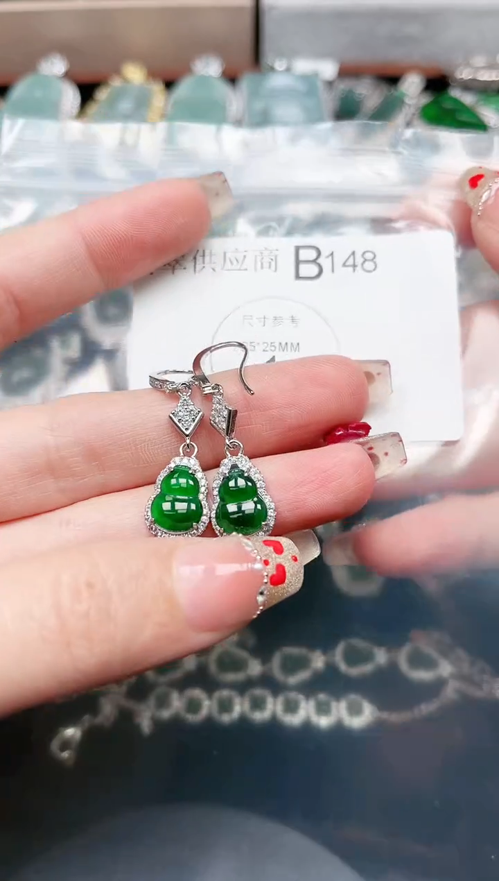 【闪购商品】翡翠颈饰未镶嵌148赠皮绳