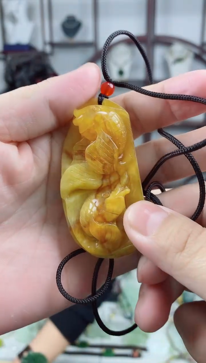 未镶嵌岫玉颈饰1