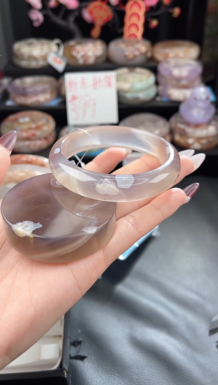 【闪购商品】石英质玉手镯未镶嵌58