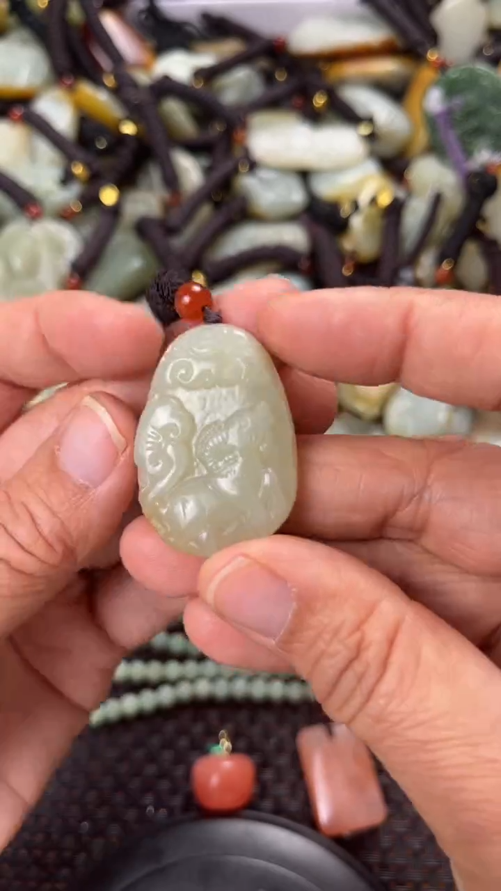 【闪购商品】和田玉颈饰未镶嵌多样性发货没有证书拍一发一有瑕