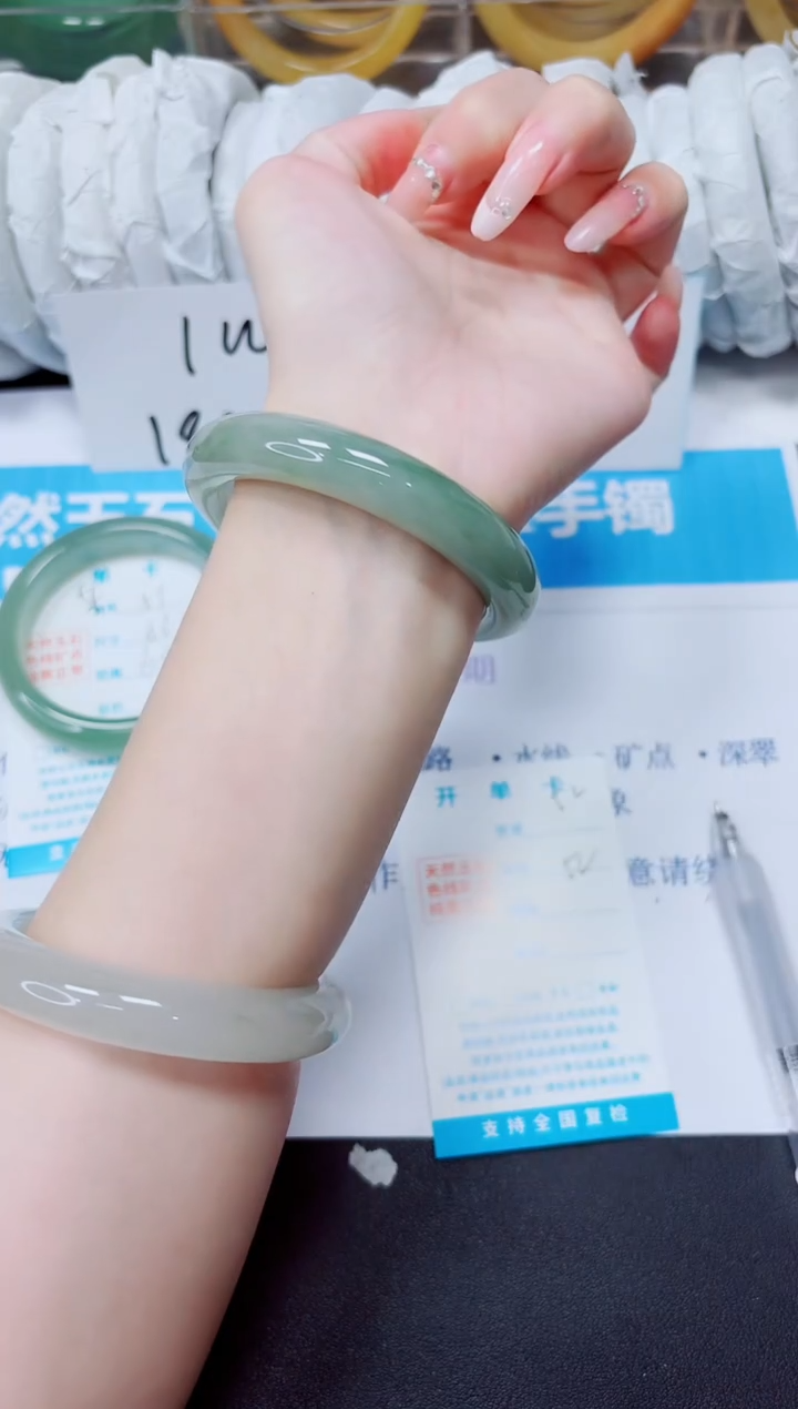 石英质玉手镯未镶嵌52/52