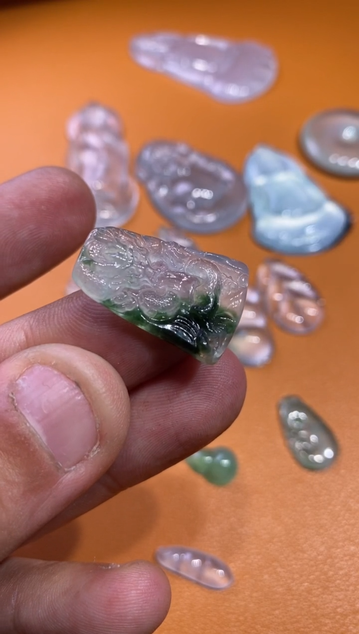 【闪购商品】翡翠吊坠(不含链)未镶嵌龙牌499