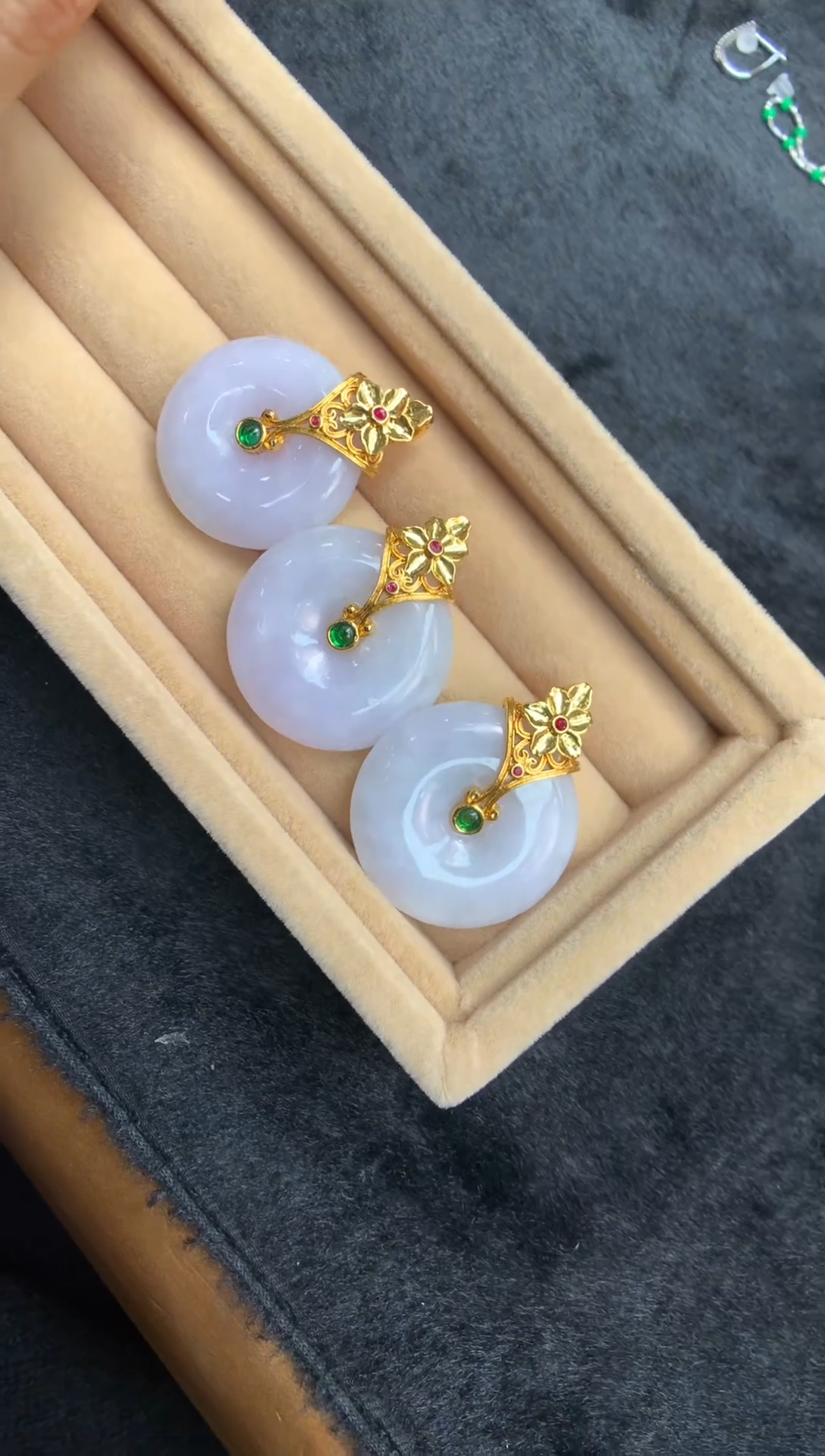 【闪购商品】翡翠颈饰18K金镶嵌平安扣 多样性发（1件）