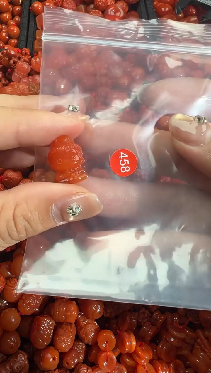 南红玛瑙未镶嵌颈饰1