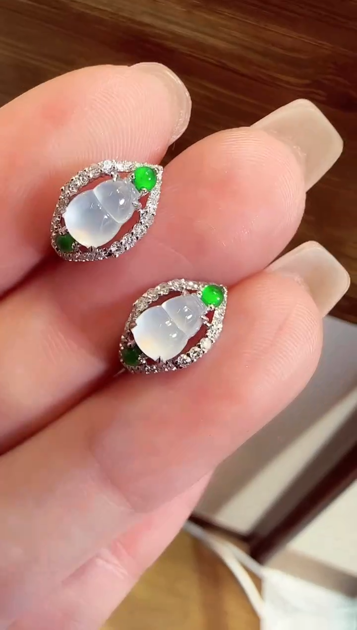 【闪购商品】翡翠18K金镶嵌耳环葫芦