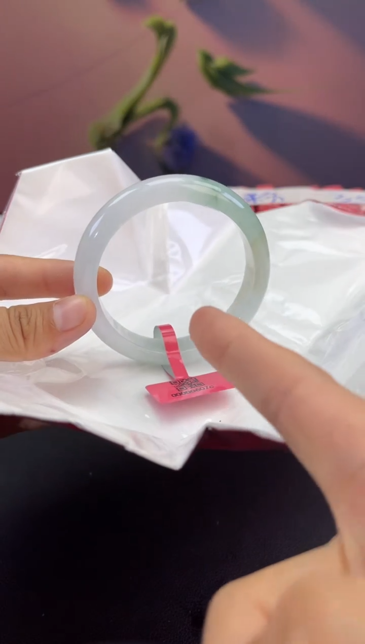 翡翠未镶嵌手镯翡翠手镯2