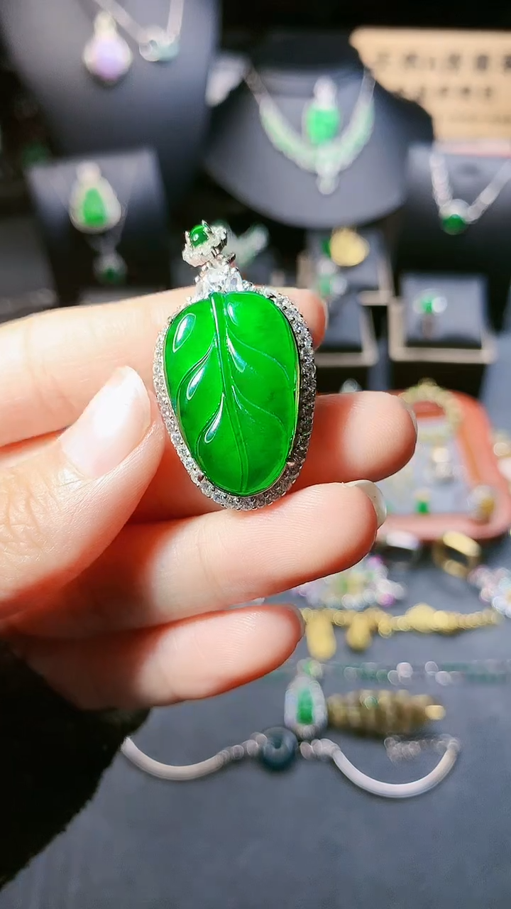 【闪购商品】翡翠吊坠(赠链)银S925镶嵌吊坠