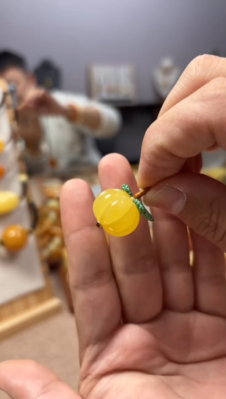 【闪购商品】蜜蜡裸石未镶嵌挂件