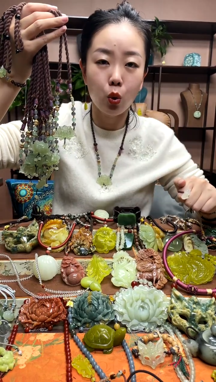 未镶嵌岫玉吊坠多样性发货发其中之一