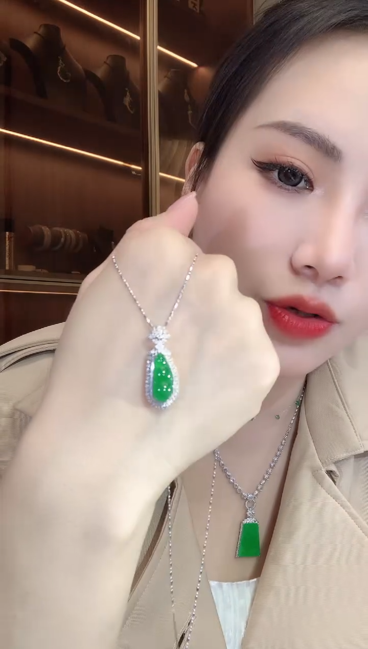 【闪购商品】翡翠吊坠(不含链)18K金镶嵌A32